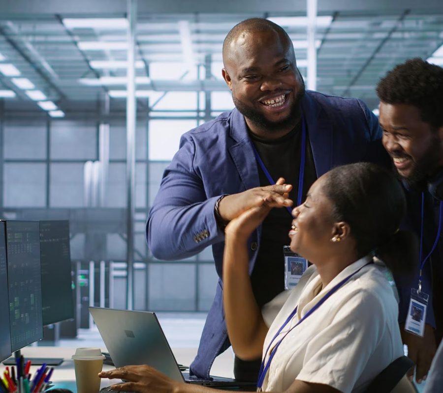 imageye___-_imgi_38_data-center-coworkers-laughing-having-fun_482257-118348